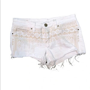 BLANKNYC EMBROIDERED WHITE DENIM SHORTS